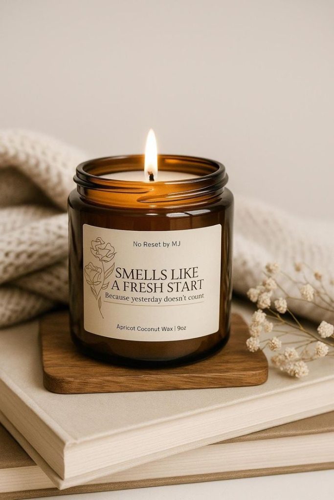 Bougie parfumée Ambre Doré Aldwick & Sons, notes d'ambre, vanille et santal, best-seller en cire de soja